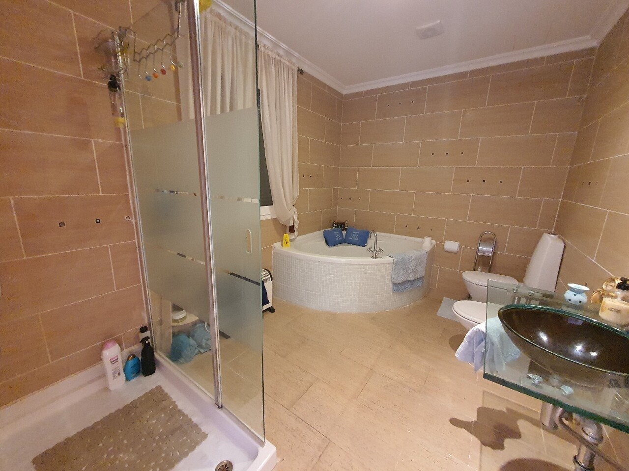 6 Bedroom Villa for Sale in Torrevieja